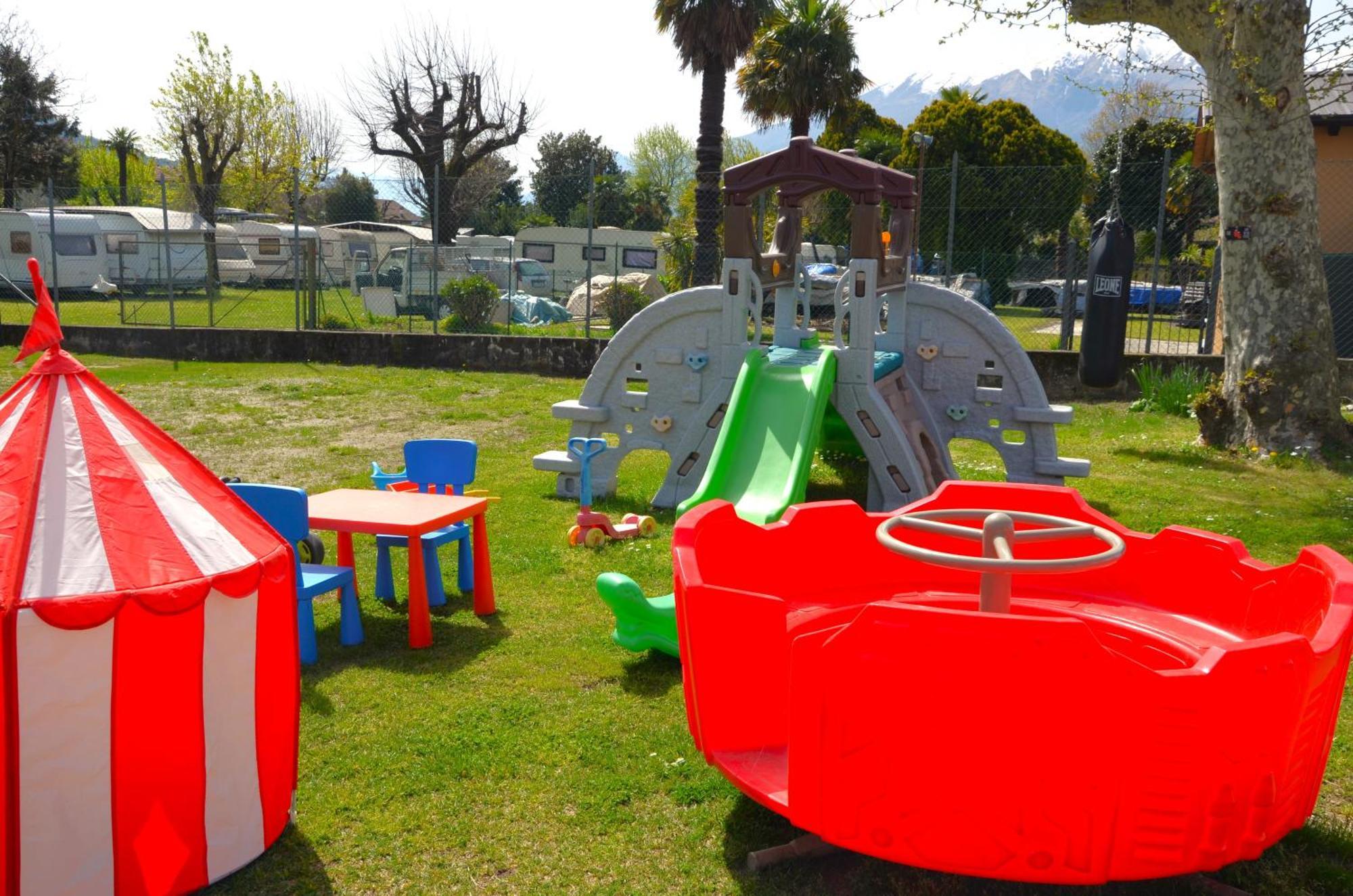 Camping Italia 90 Caravans Domaso Dış mekan fotoğraf